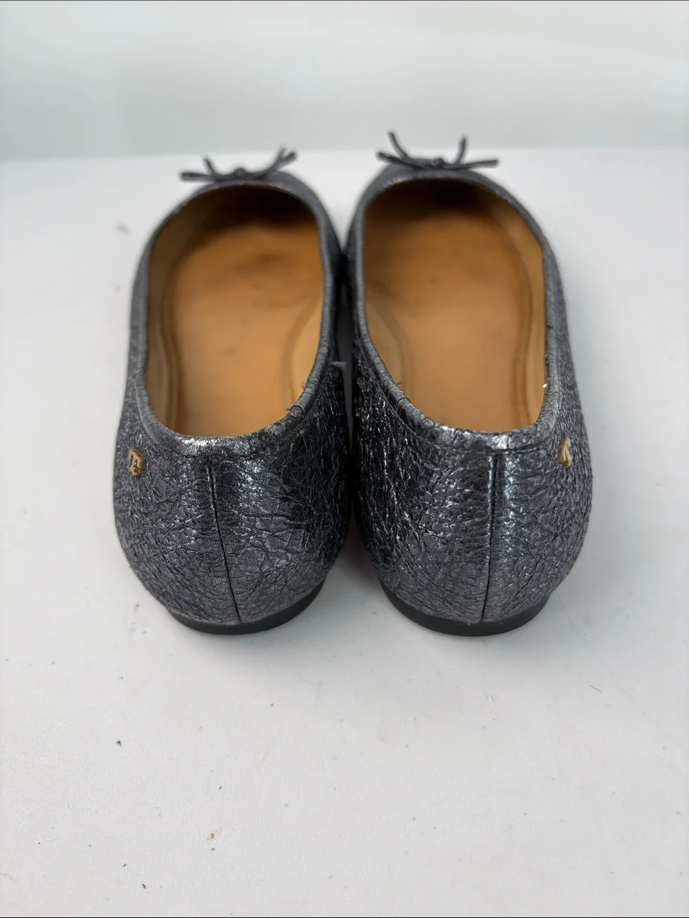 🥡 Tory Burch crinkle leather Charcoal Metallic Ballet Flats with Bow Accent
